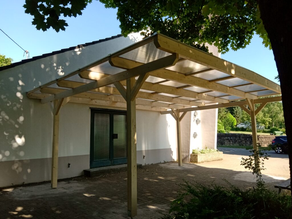 Vordach an Friedhofshalle fertiggestellt