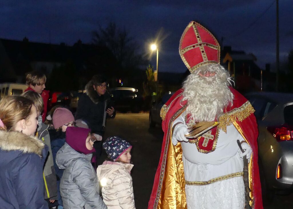 Stimmungsvoller Abend mit Nikolaus und Weihnachtsliedern am Nikolaustag