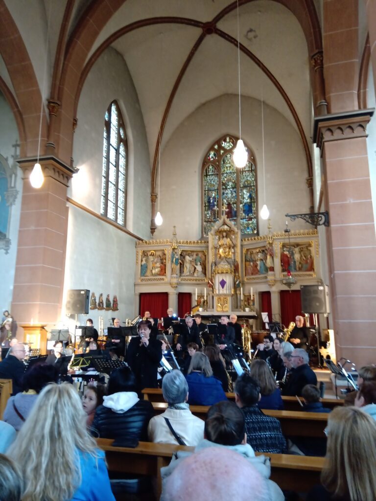 Großartiges Konzert mit großem Orchester in Hangard