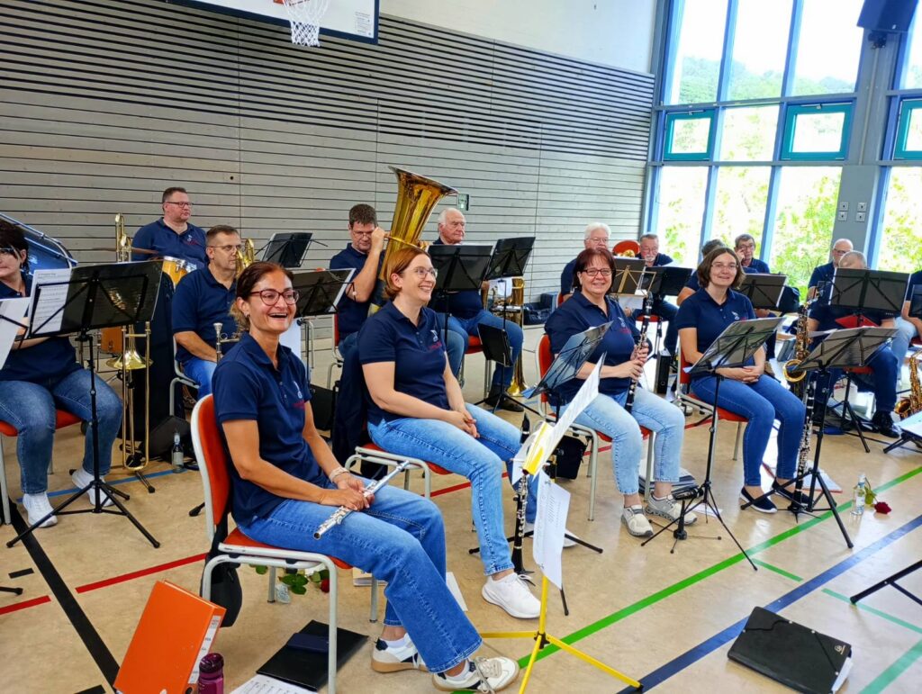 Frühschoppen der Musikfreunde Hangard an Muttertag in der Ostertalhalle